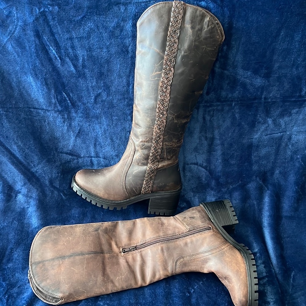 New brown leather boots size 7 unused